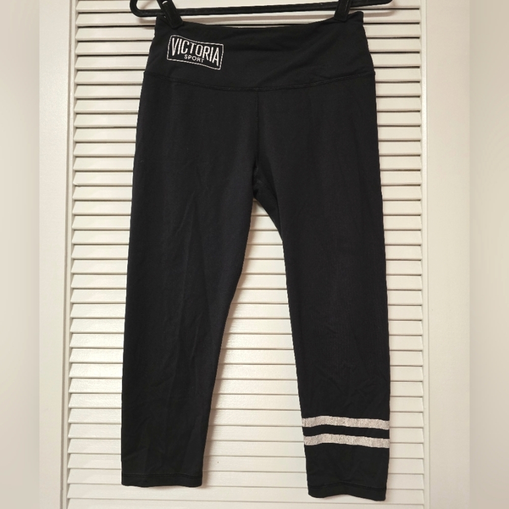 Victoria's Secret - Knockout by VS Capri Workout Athletic Leggings
